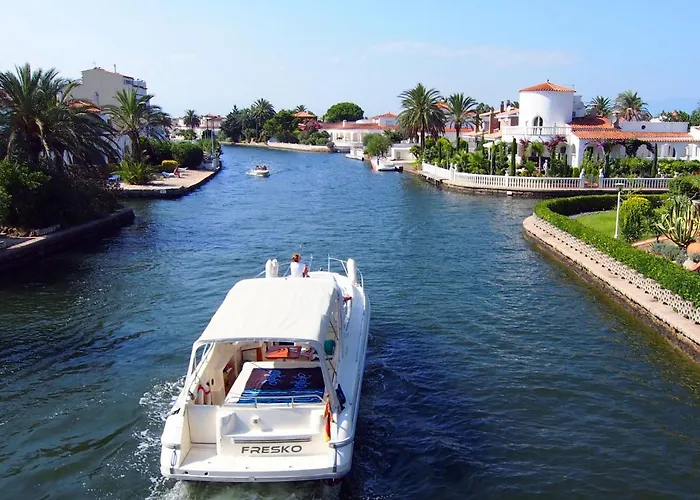 Holiday Home Requesens Canal